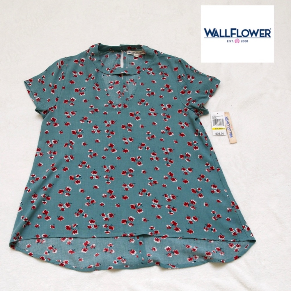 Wallflower Size Medium Printed Choker Top with Hi Low Hem
